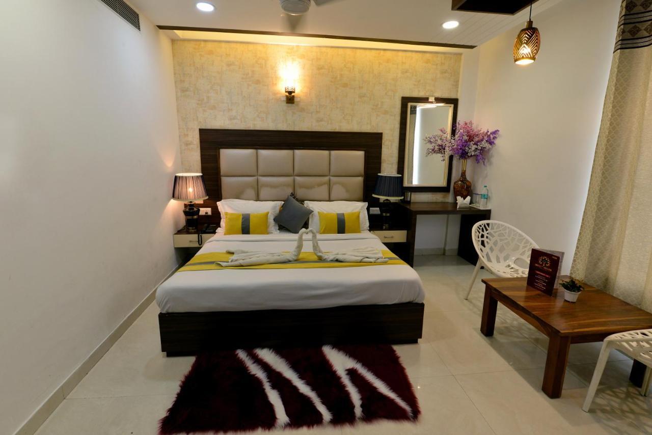 Hotel The Yellow Nayagaon Extérieur photo